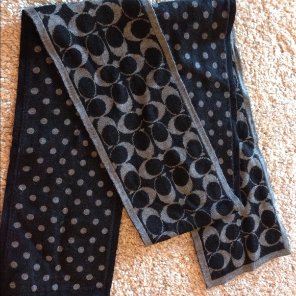 Authentic Coach Original Black Wool Scarf. - Picture 3 of 4