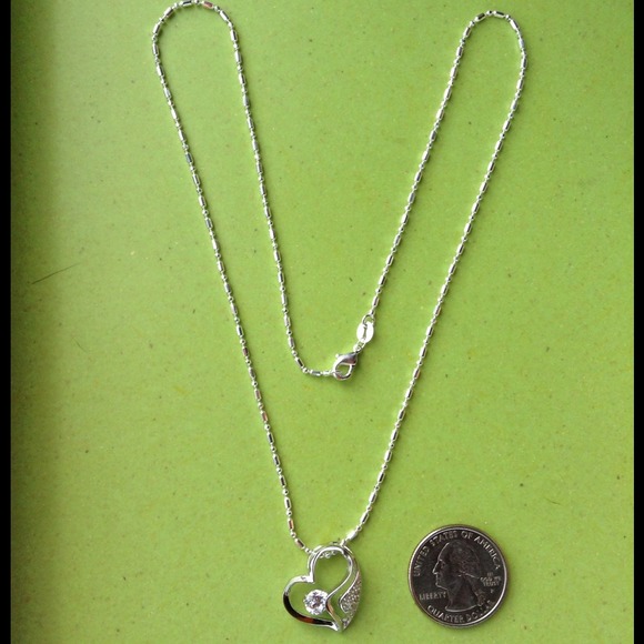 ✋🏻SOLD✋🏻🎉HOST PICK🎉 Silver Cubic Zirc Necklace - Picture 2 of 3