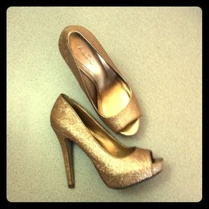 ALDO Gold Shimmer Peep Toe Pump
