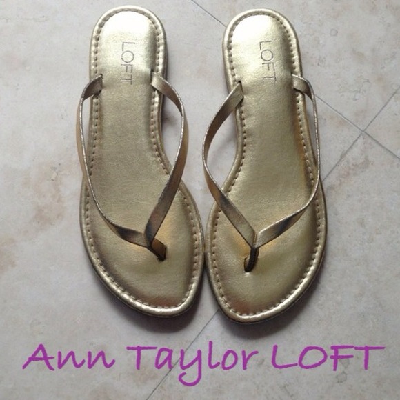 💋SOLD💋Ann Taylor Loft Gold Sandals