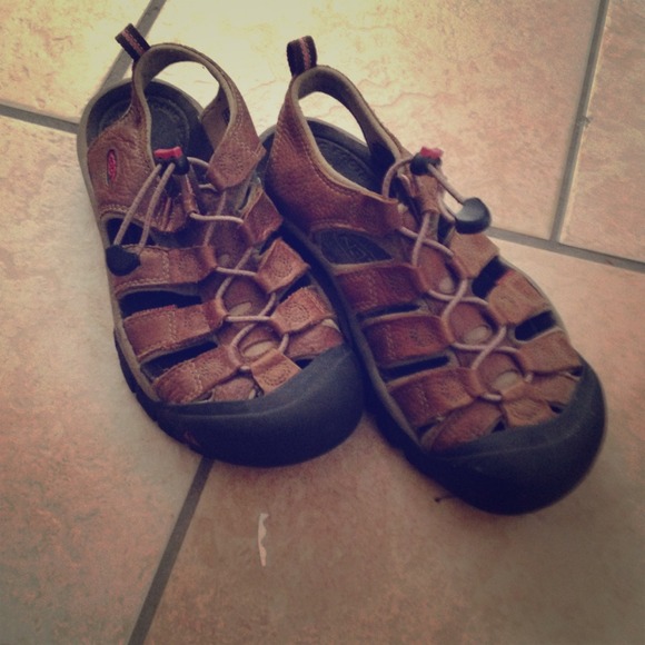 Brown Keens