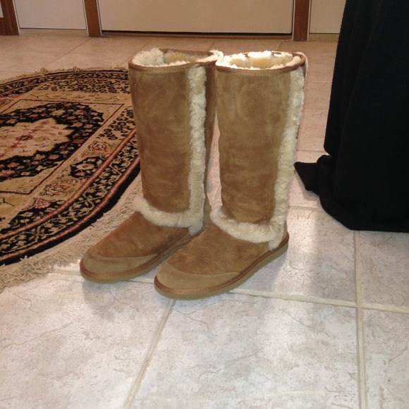 ✨REDUCED AGAIN✨ Size 9 Ugg Sun Sparkle boots