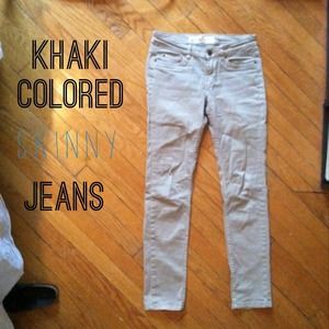 Khaki colored skinny jeans