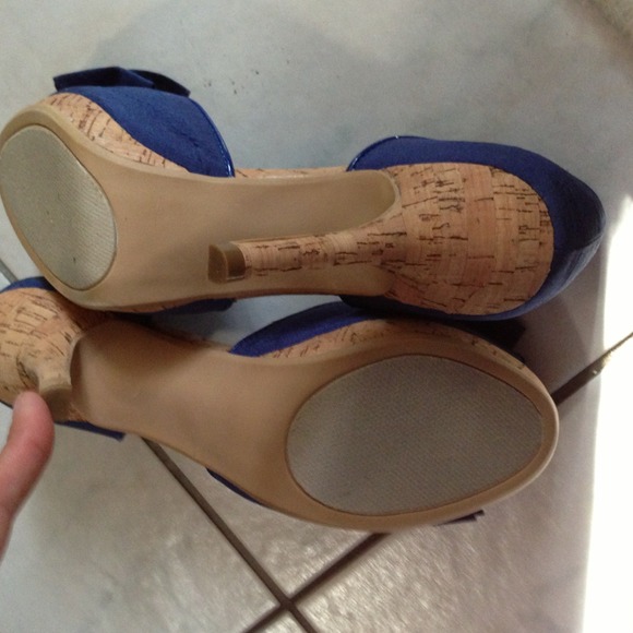 NO LONGER AVAILABLE: Blue Bow and Cork Heels Shoes - Picture 3 of 3