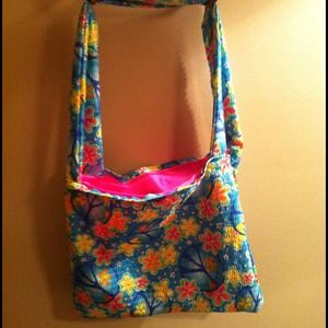 I'm selling a cute and fun purse!