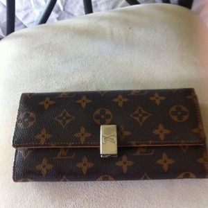 lv wallet pre ownd