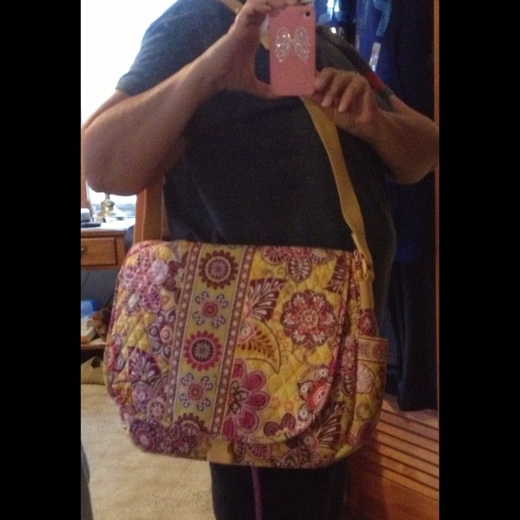 💥💥💥Traded- Large Vera Bradley Messenger Bag