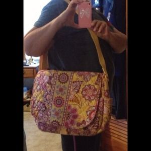 💥💥💥Traded- Large Vera Bradley Messenger Bag