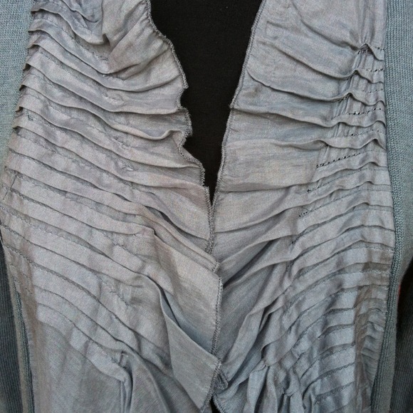 Beautiful Wool Blend Grey Ruffled Shrug - Picture 2 of 3