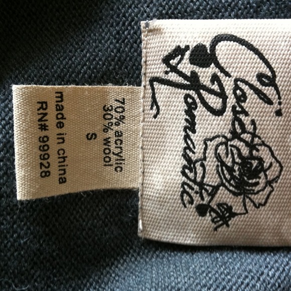 Beautiful Wool Blend Grey Ruffled Shrug - Picture 3 of 3