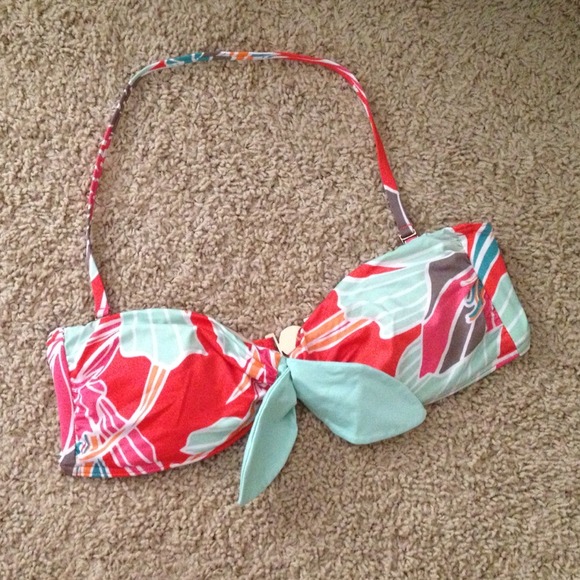 Bandeau bikini top