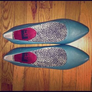 BCBG turquoise flats worn once