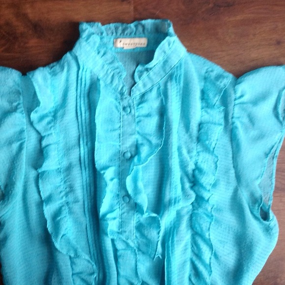 BUNDLED! Mint shear top - Picture 2 of 3