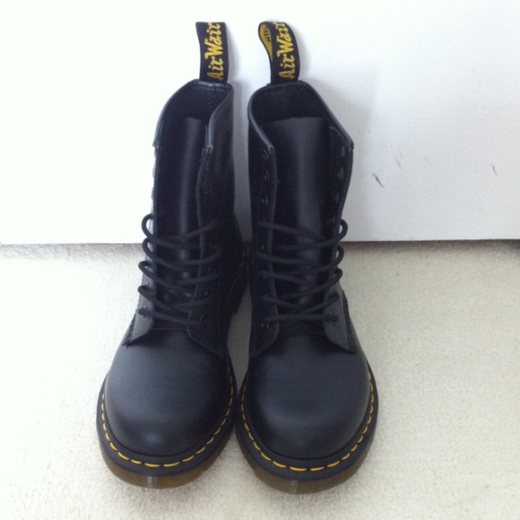 *NEW* Dr. Martens 1460 Black Smooth
