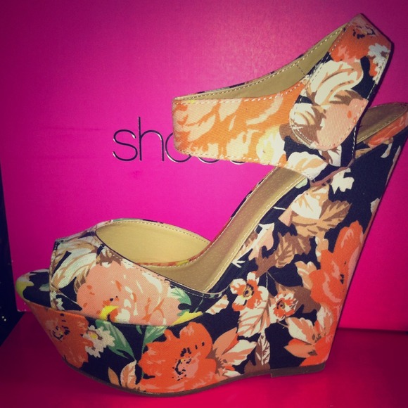 Shoedazzle size 7.5 brand new, never worn