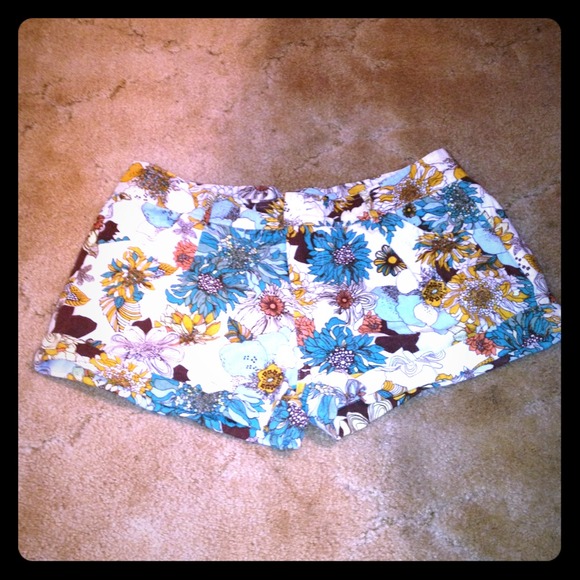 Blue flower pattern shorts 💙