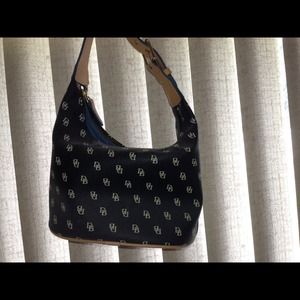 Small Dooney and Bourke purse