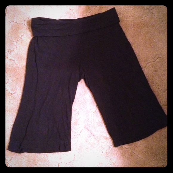 Black 'parachute' type capri pants