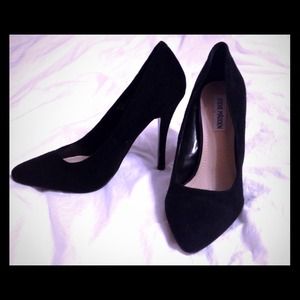 Steve Madden Classic Black Pump