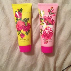 🔻PRICE DROP🔻✨Betsy Johnson shower gel & lotion✨