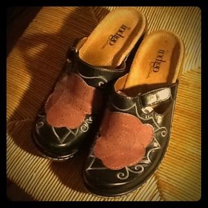 Indigo leather clogs