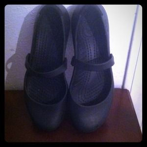 Black flat crocs ! Reserved !