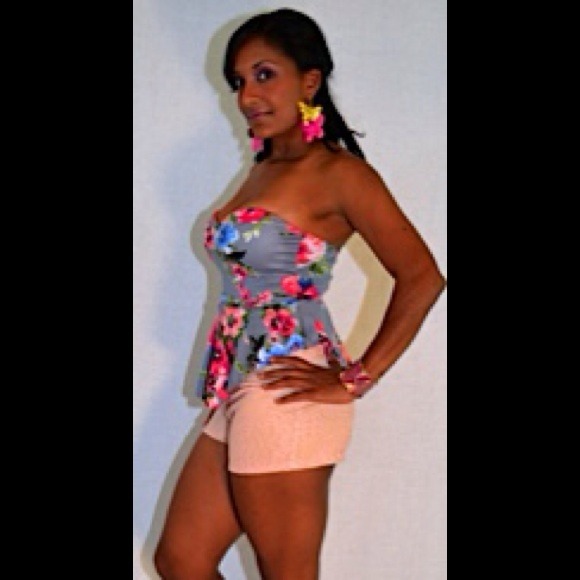 Floral top - Picture 2 of 3