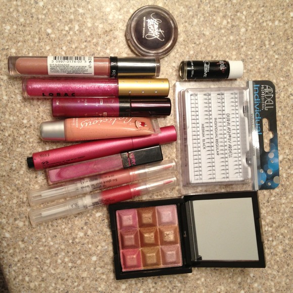 Makeup bundle - Picture 2 of 2