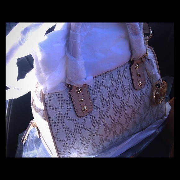MK satchel NOT FOR SALE, just sharing :)