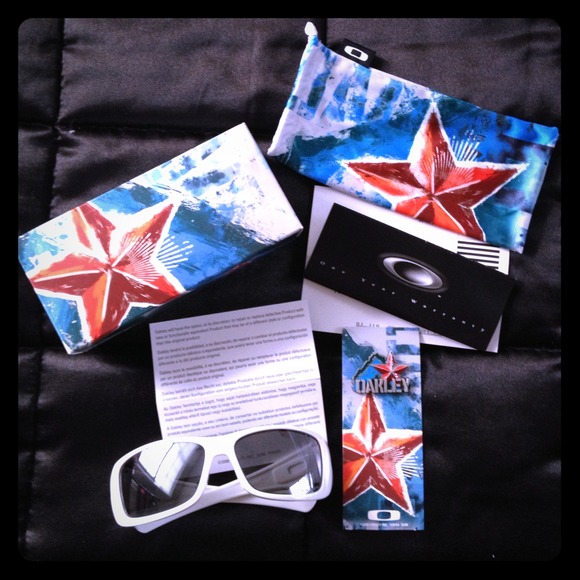 Oakley Accessories - 🔺SPECIAL EDITION🔻 NWT Oakley Hijinx Propaganda