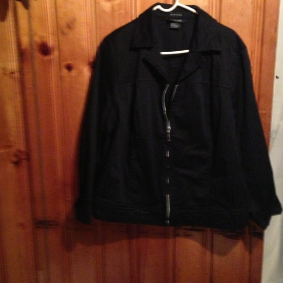 SIZE 22W BLACK And white jackets
