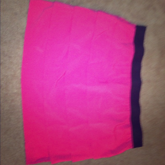 Hot pink multi pleat skirt with black waist band - Picture 1 of 1