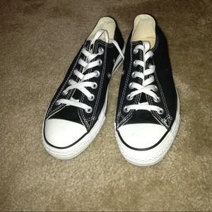 SOLD Converse black white barely worn