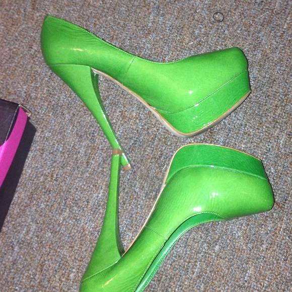 APPLE GREEN PUMPS!!!!😍