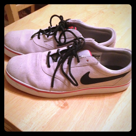 Mens size 10 Nike! - Picture 1 of 4