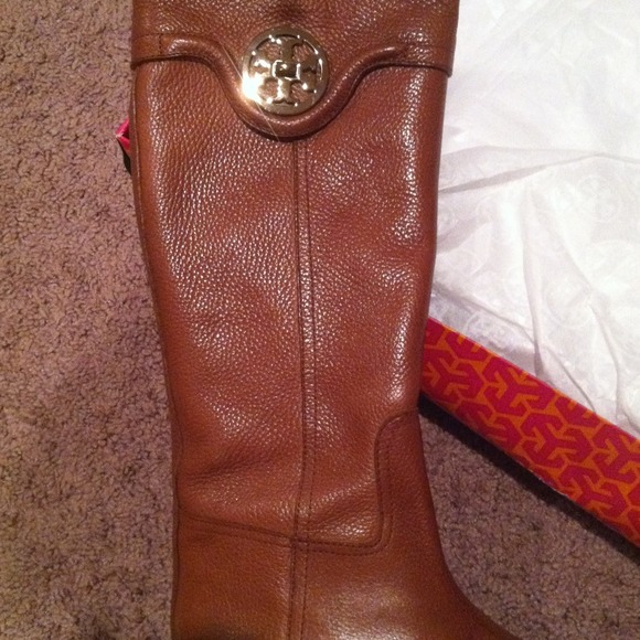 New tory burch boots. SOLD!!