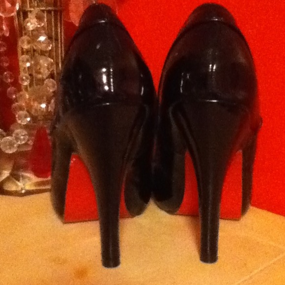 4" black pumps - Picture 2 of 3