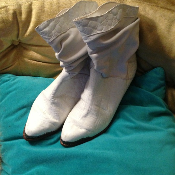 Gypsy white booties + metal toe detail + wood heel - Picture 1 of 4