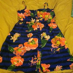 🌺Small. Button up floral Dress. 🌺