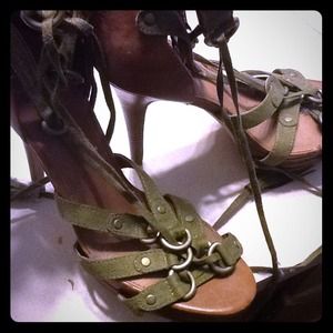 olive green/brown string up w/tassels. NEVER WORN!