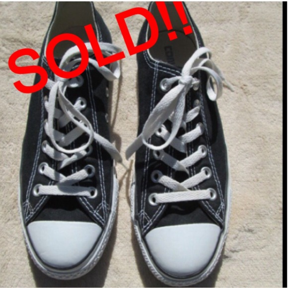 💥SOLD IN BUNDLE💥 Converse size 6 woman's 8