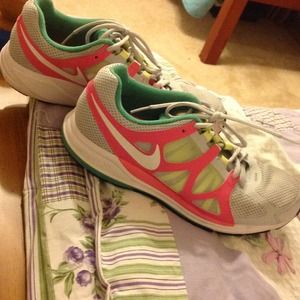 Pink and green Nike ZOOM!