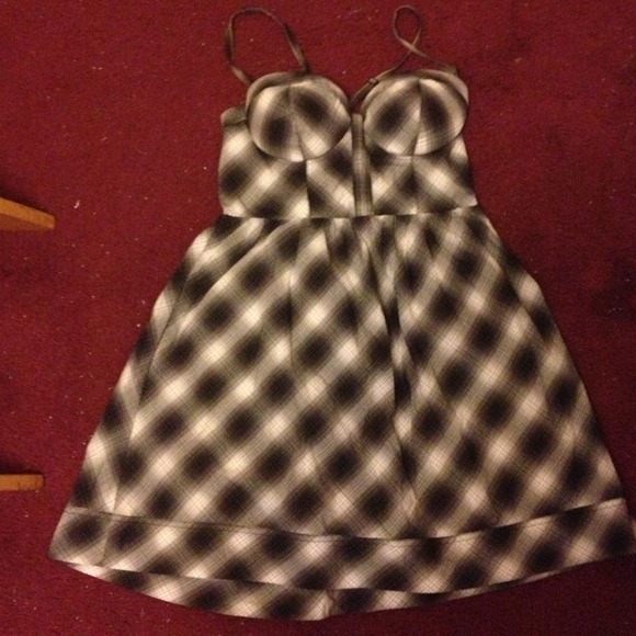 Guess Grey/White Plaid Dress sz 9
