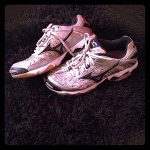 Mizuno Volleyball tennis shoes!