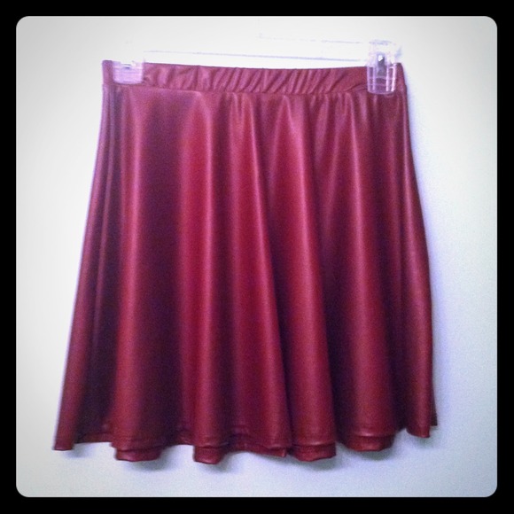 🚫TRADED🚫Burgundy Pleather Skirt F21