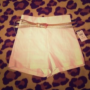 🎉Host Pick🎉 White High Waist Zip Up Shorts!