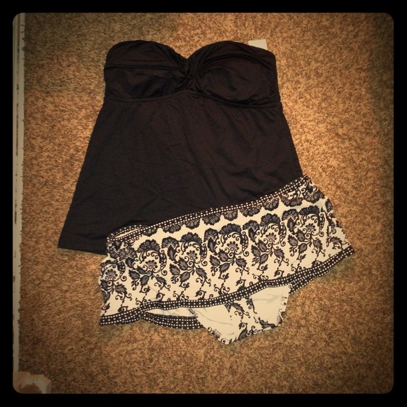 NWT-XL Black top (bottom has SOLD)