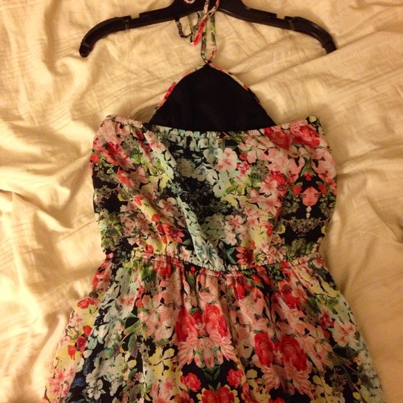 🎀 Hi-Low Ruffle Dress 🎀 - Picture 2 of 3