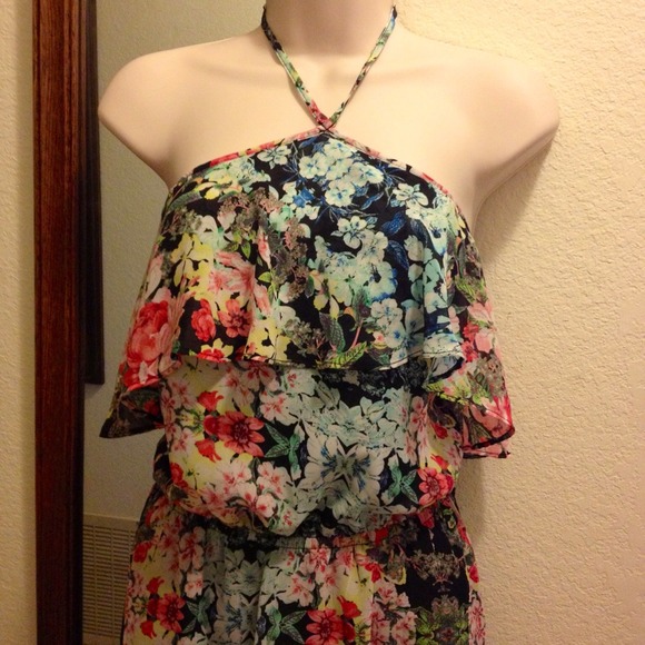 🎀 Hi-Low Ruffle Dress 🎀 - Picture 3 of 3