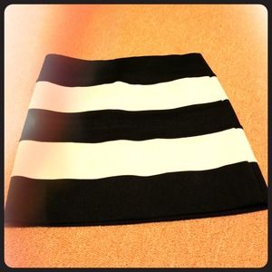 Black/white striped bodycon skirt! 🚫Reserved!